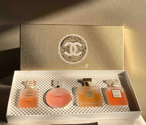 Chanel - Mini Perfume Set ©  شانيل - مجموعة العطور الصغيرة