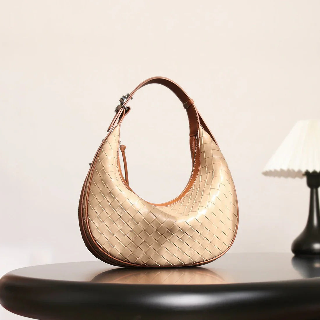 Design Niche Genuine Leather Bag Women's Woven  حقيبة نسائية من الجلد الطبيعي بتصميم مميز منسوج