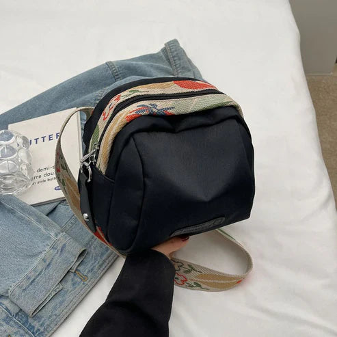Women's Crossbody Canvas Shell Bag   حقيبة نسائية كروس بودي من القماش على شكل صدفة