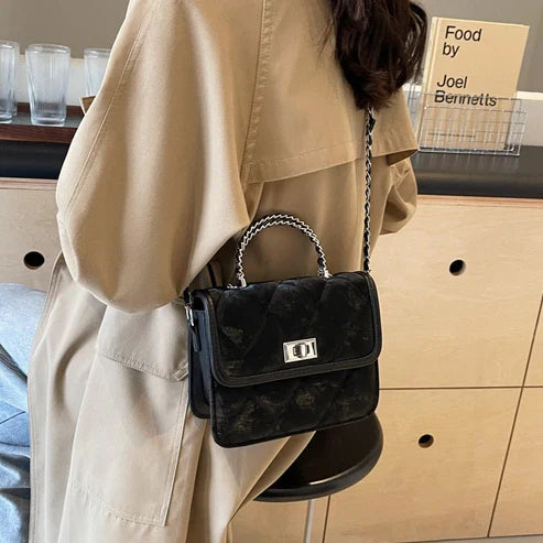 Women's Portable Diamond Chain Messenger Bag   حقيبة نسائية محمولة بسلسلة مزينة بالألماس (كروس بودي)